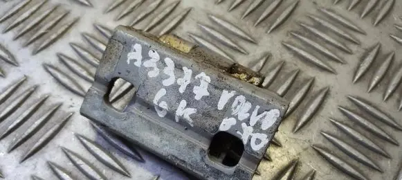 Volvo V70 Rear door lower hinge