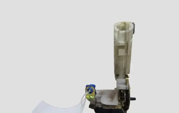 Nissan X-Trail T30 Rear door lock 805524U300