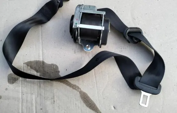 Skoda Rapid (120G, 130G, 135G) Front seatbelt 621493000