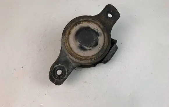 Subaru Outback Engine mount bracket