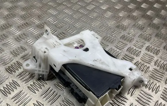 Toyota RAV 4 (XA50) Fuse box set 8273042890A
