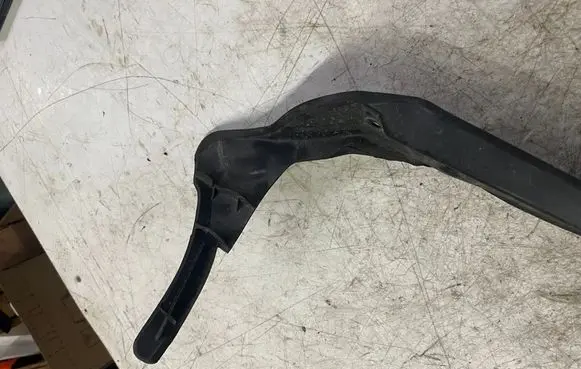 Audi Q7 4L Fender end trim 4L0821112