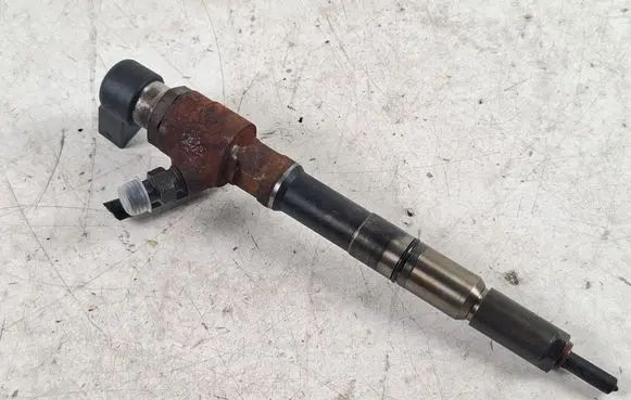 Volkswagen Caddy Fuel injector 03L130277B