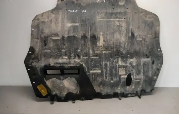 Volkswagen Touran II Engine splash shield/under tray