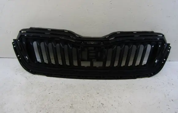 Front bumper upper radiator grill