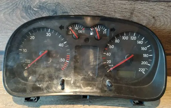 Volkswagen Golf IV Speedometer (instrument cluster)