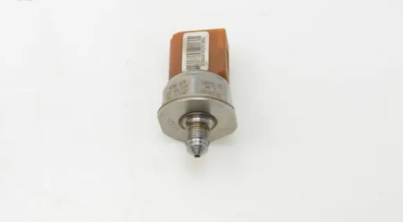 Volkswagen Golf VI Fuel pressure sensor 03C906051H