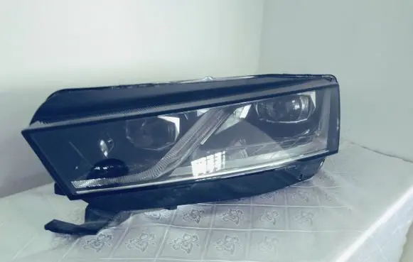 Skoda Octavia Mk4 Headlight/headlamp 5E4941016