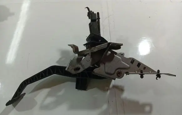 Ford C-MAX II Clutch pedal AV617B633GG AV61-7B633-GG