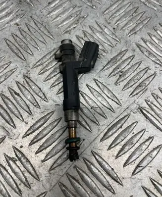 Nissan Juke I F15 Fuel injector 