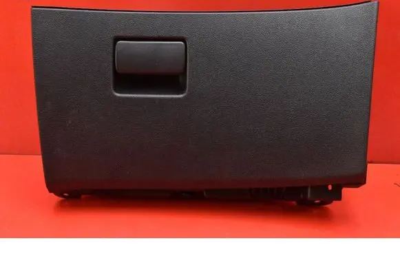 Opel Zafira C Glove box