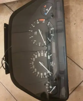 Speedometer (instrument cluster)