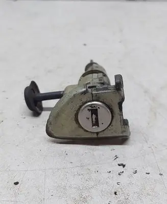 Volkswagen PASSAT B6 Front door lock (next to the handle) 3C0837167
