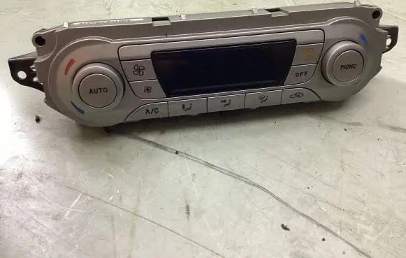 Ford Focus Climate control unit 7M5T18C612CE 0259A W6PA88007