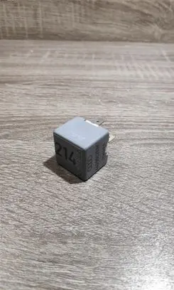 Volkswagen PASSAT B5 Other relay 443951253K