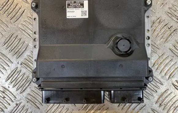 Lexus CT 200H Engine control unit/module 8966176130 2755008440