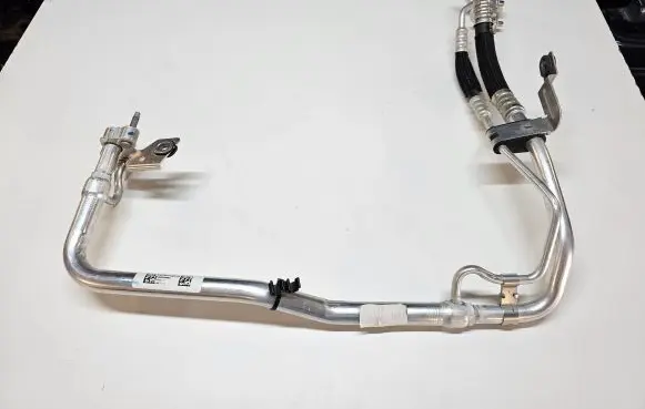 Jeep Grand Cherokee WL Air conditioning (A/C) pipe/hose 68381205AD