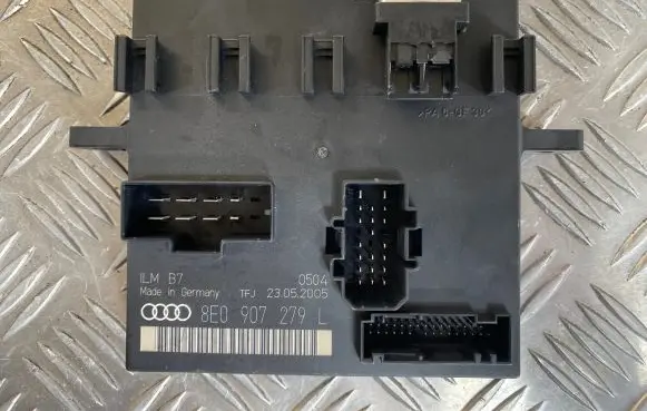 Audi A4 S4 B7 8E 8H Comfort/convenience module 8E0907279L