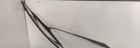 Front wiper blade arm