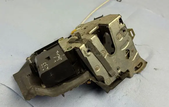 BMW 5 E39 Front door lock