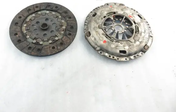 Volkswagen PASSAT B6 Clutch set kit 123042610 323064110