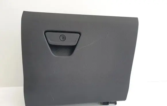 Glove box