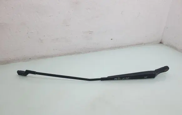 Peugeot 3008 I Front wiper blade arm 9672059680