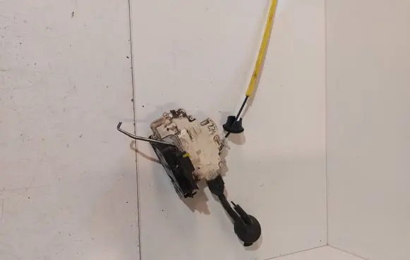 Audi A6 S6 C6 4F Rear door lock 4F0839016
