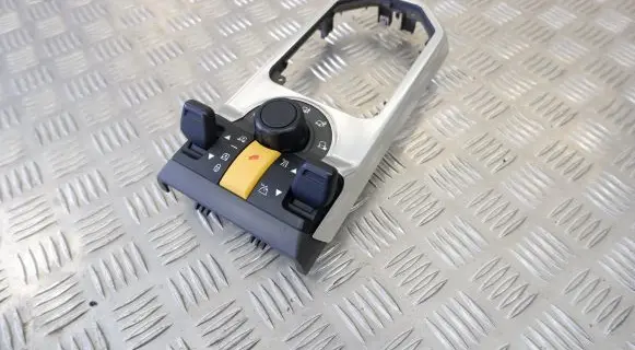 Land Rover Discovery 3 - LR3 Suspension ride height/mode switch YUD501590WUX