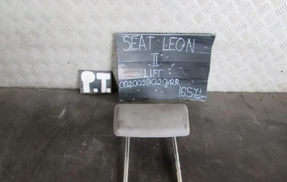 Seat Leon (1P) Rear seat headrest 