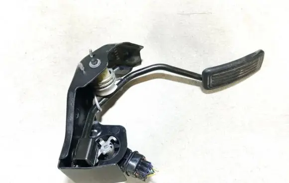Toyota Avensis T250 Accelerator throttle pedal