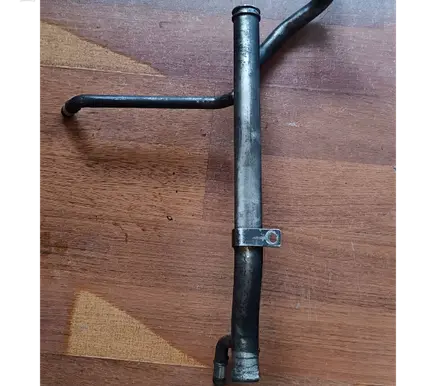 Engine coolant pipe/hose