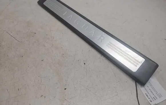 Jaguar XF X250 Front sill trim cover 8X2313200AF