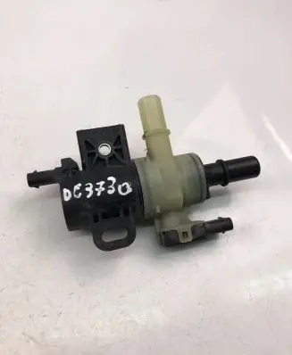 Volvo XC40 Windscreen/windshield washer pump 8889069195