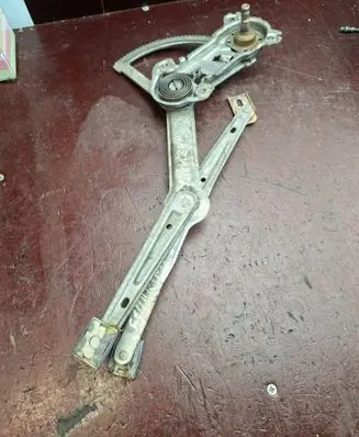 Mercedes-Benz E W124 Front door manual window regulator 
