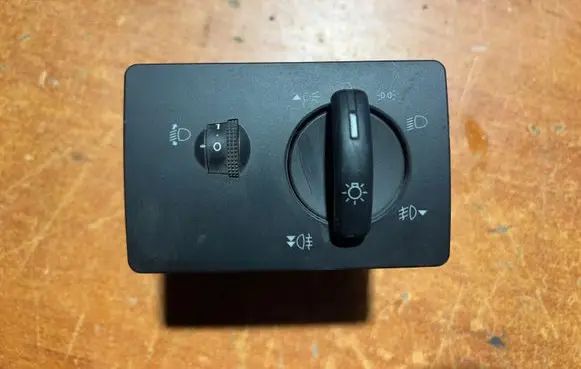 Ford Focus Light switch 7M5T13A024MA