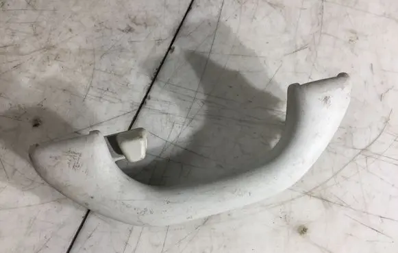 Volkswagen PASSAT B7 Front interior roof grab handle IK0857607