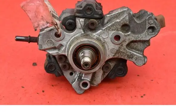 Hyundai i30 Fuel injection high pressure pump 331002A710