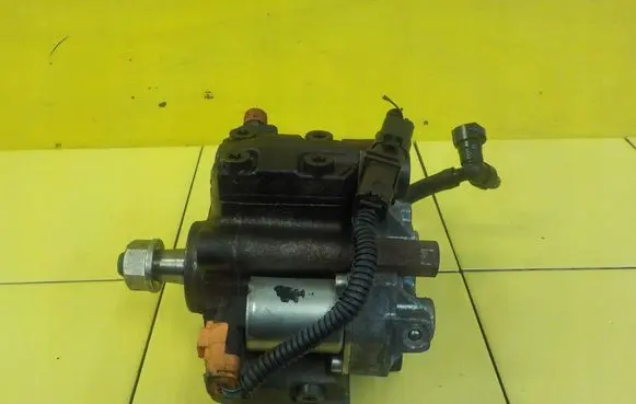 Land Rover Discovery 3 - LR3 Fuel injection high pressure pump 7H2Q9B395CH