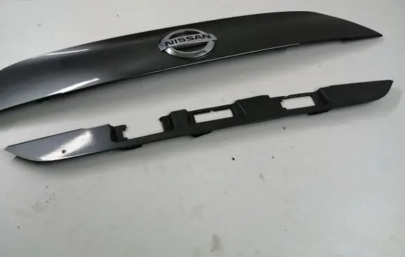 Nissan Qashqai Tailgate trim 908104ES