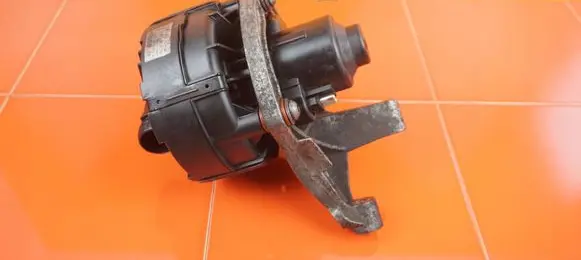 Mercedes-Benz E W212 Secondary air pump A0001406785 20MB53