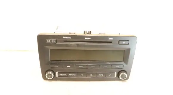 Skoda Octavia Mk2 (1Z) Radio/GPS head unit trim 