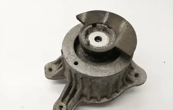 Mercedes-Benz C W205 Engine mount bracket A2052406817