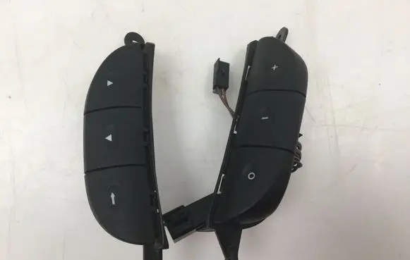 Opel Zafira A Steering wheel buttons/switches 90561159