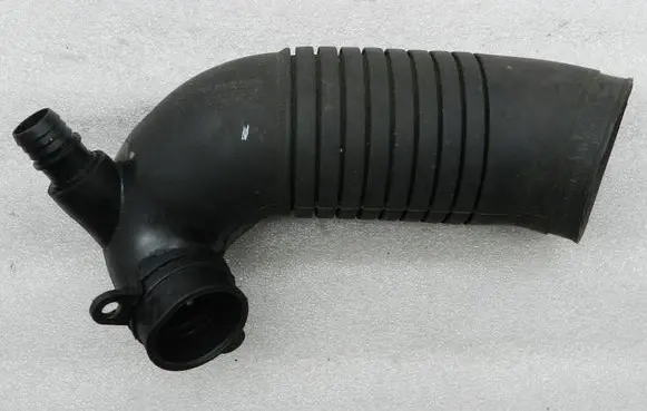 Volkswagen PASSAT B5.5 Intercooler hose/pipe 8D0129615K 8D0129615