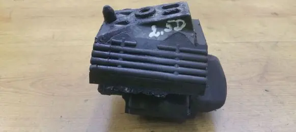 Volkswagen Crafter Engine mount bracket
