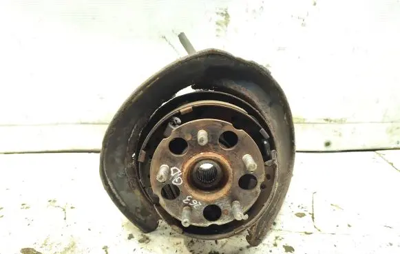 Rear wheel hub