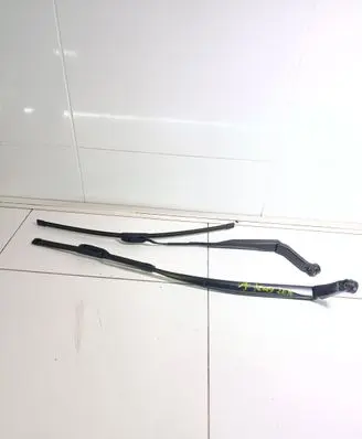 Toyota Prius+ (ZVW40) Windshield/front glass wiper blade 