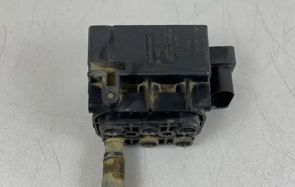 Jeep Grand Cherokee Air suspension valve block 15152400332