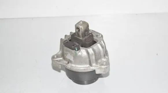 BMW 5 F10 F11 Engine mount bracket 6851266 22116851266